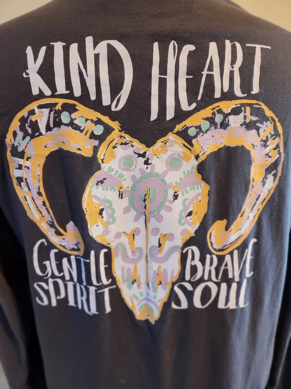 Geneologie Originals Large Gray/Brown Long Sleeve Heart Ram Skull Design Tee